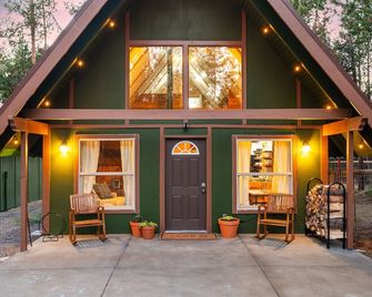 Cozy A frame cabin near the Deschutes River. - Bend - Building