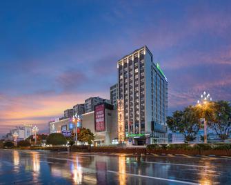 Holiday Inn Express Xichang City Center - Liangshan - Gebouw