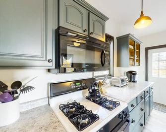 Boothbay Haven - Boothbay Harbor - Kitchen