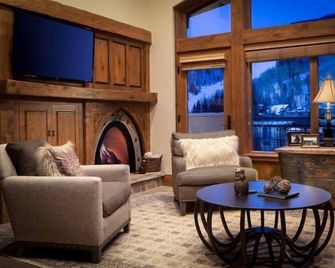 Luxury Hotel Room With 2 Queen Beds In Lionshead Village - Vail - Living room
