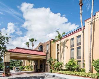 Comfort Inn & Suites Lantana - West Palm Beach South - Lantana - Edificio