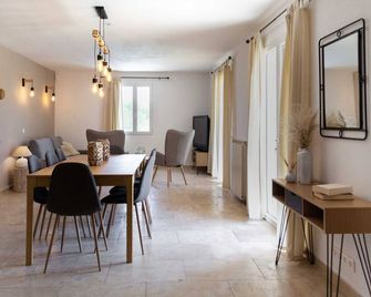 Villa with swimming pool, panoramic view of the luberon and wooded garden - Joucas - Essbereich