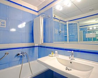 Hotel Santa Caterina - Palinuro - Salle de bain