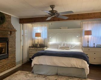 Chic Cottage 1.7 Miles to Downtown Highl - Highlands - Schlafzimmer