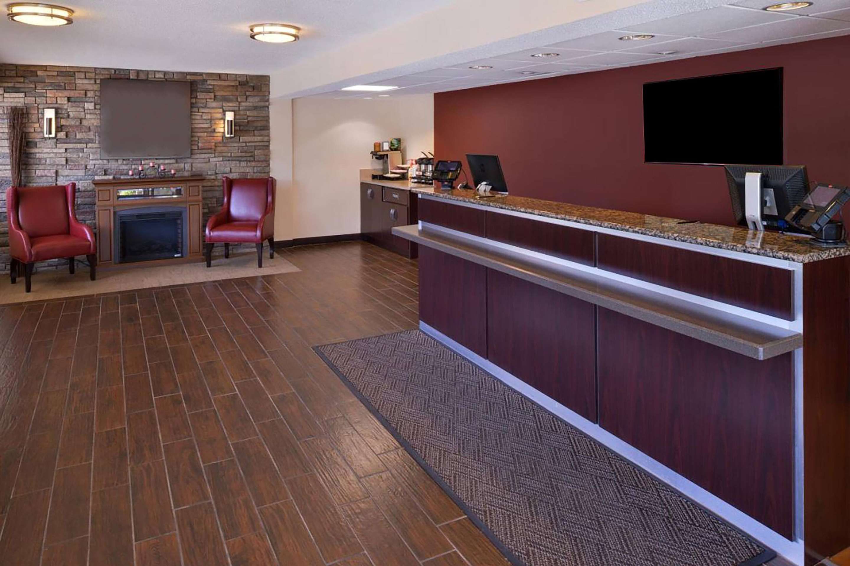 Super 8 by Wyndham Deerfield - Northbrook - Deerfield - Lobby