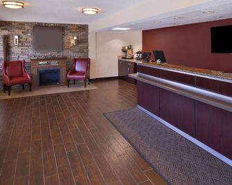 Super 8 by Wyndham Deerfield - Northbrook - Deerfield - Lobby