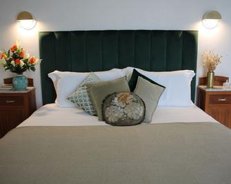 1940 Luxury Accommodations - Suite Smeraldo - Ostuni - Bedroom