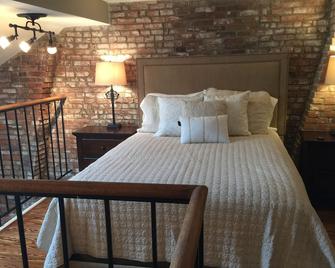Beautiful Corporate Loft Suite In Historic Soulard - St. Louis - Bedroom