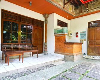Inada Losmen - Kuta - Edificio