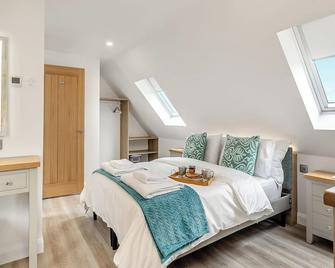 Fallows Holt - Oldbury - Bedroom