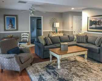 Holiday Inn Club Vacations Oak N Spruce Resort Berkshires by IHG - Lee - Salon