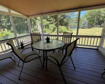 Lake/Mountain view 2 dogs ok btwn Castle & Laconia 15 min, 5 ski resorts 30-40m - Moultonborough - Balkon