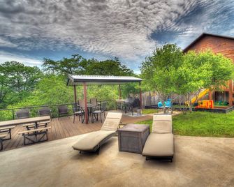 The Frio Life On The Frio River - Leakey - Patio