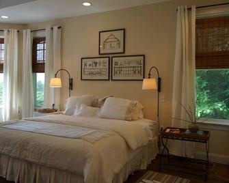 Charming, spacious country home with stunning viewssteps from Tanglewood - Lenox - Bedroom