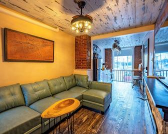 Burgbnb Downtown - Harrisburg - Living room
