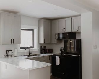 Calvin Container Cottage - A shipping container cottage w/ all modern amenities! - Mattawa - Kitchen