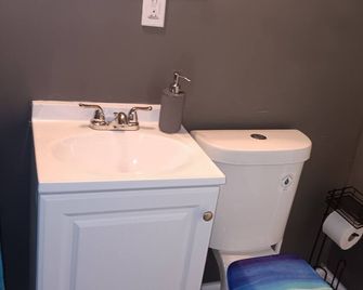 Experience a home near Cleveland Clinic & parks - Cleveland - Baño