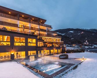 Tuberis Nature & Spa Resort - Taufers im Münstertal - Gebäude