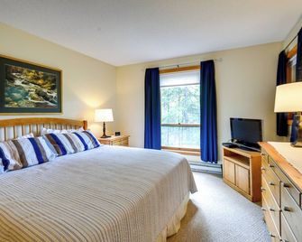 Well-Appointed Lincoln Abode Ski, Swim and Fish! - Lincoln - Bedroom