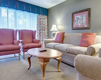 Located Near Colonial Williamsburg, Busch Gardens, Jamestown-Wyn Kingsgate 2 Bd. - Williamsburg - Vardagsrum