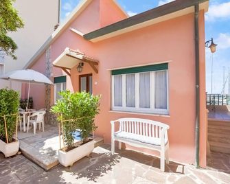 Holiday gome in San Vincenzo near beach - San Vincenzo - Patio