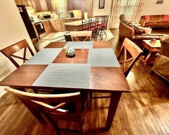 Lake House on Cedar Creek Lake - Hoot Hoot Holler Hideaway - Russellville - Comedor