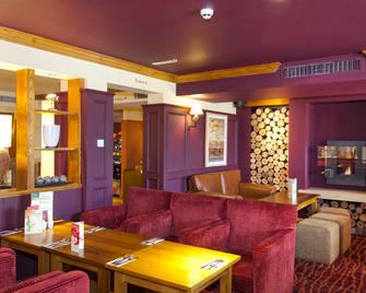 Premier Inn Camborne - Camborne - Living room