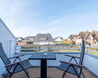 Haus Nordseegruss, App. 4 - Gemütliche 3-zimmer Ferienwohnung mit ca. 75 m², für bis zu 4 Personen - Wenningstedt-Braderup - Balkon