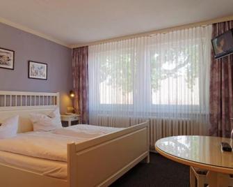 Landhotel Michaelishof - Bergen - Schlafzimmer