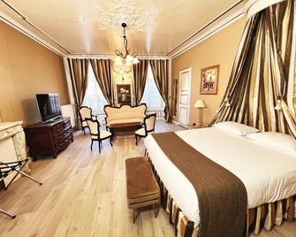 Hotel De La Poste - Langres - Chambre