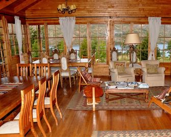 Mallin Colorado Ecolodge - Puerto Guadal - Restaurant