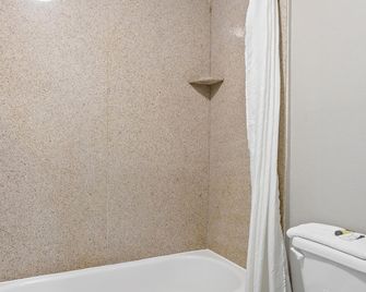 Regency Inn Near Boardwalk & Hurlburt Field - Fort Walton Beach - Salle de bain