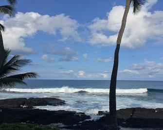 Oceanfront-Incredible Views, Surf Break & Romantic Sunsets at Bali Kai 223 - Kailua-Kona - Plaża