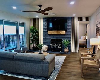 Vista del Lago/ Lake View/ Sleeps 10 - Lake Isabella - Sala de estar