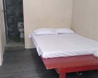 Terisitaplace - Driveby Reststop - Taytay - Habitación