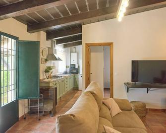 Country House 'El Refugio' with Mountain View, Wi-Fi and Air Conditioning - Hornachuelos - Sala de estar