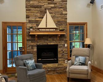 lake front, dock, hot tub, Clemson, 7 bedrooms, 7 baths, kayaks, waterfalls , - Westminster - Living room