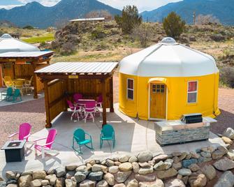 Yellow Sunshine Summa - Cañon City - Patio