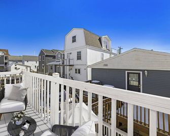 Chic Beach House in Downtown Sea Bright! - Sea Bright - Balcón