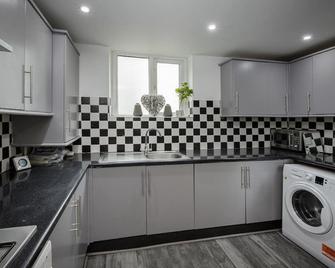 Lovely Home in Blackpool - Blackpool - Kitchen