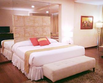 People's Hotel - Iloilo City - Bedroom