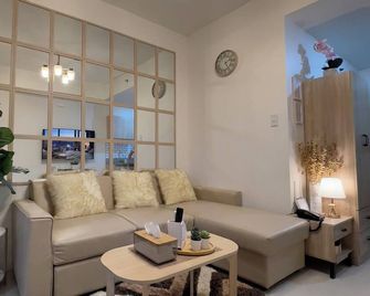 Davao Inspiria units with balcony - Davao City - Oturma odası
