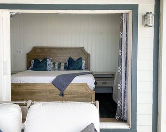 Ocean front loft. - Hope Town