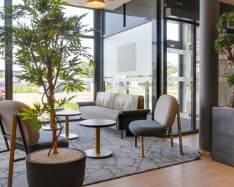 B&B HOTEL Reims Croix Blandin - ריימס - פטיו