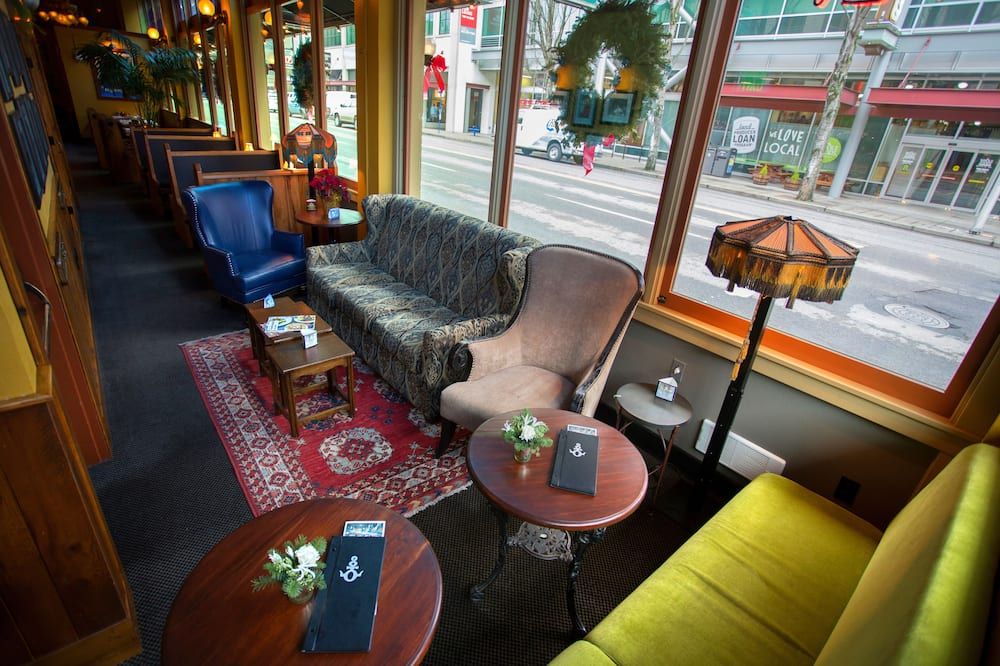 ماكمينامينز كريستال هوتل