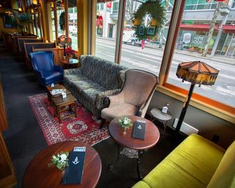 Mcmenamins Crystal Hotel - פורטלנד - טרקלין