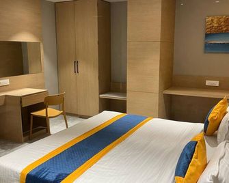 Hotel Keshwaras Residency - Jamnagar - Bedroom