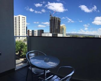 Rnr Serviced Apartments Adelaide - אדלייד - מרפסת