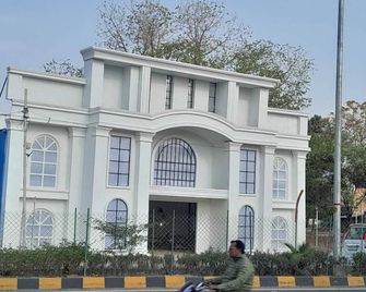 Moonlight banquet & Hotel - Prayagraj - Edificio