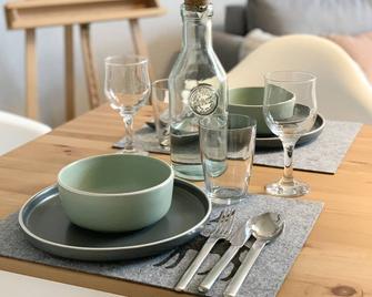 Premium Cityapartment Tiefgarage,netflix,zentrum - Cottbus - Essbereich